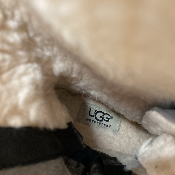 Ugh Brystyl waterproof leather boots - 5 1/2 - Picture 7 of 8